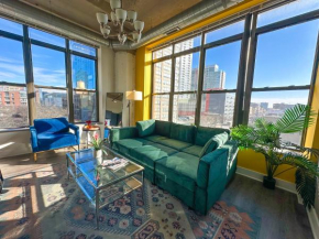 McCormick Place luxury corner apartment with optional parking for 6 guests